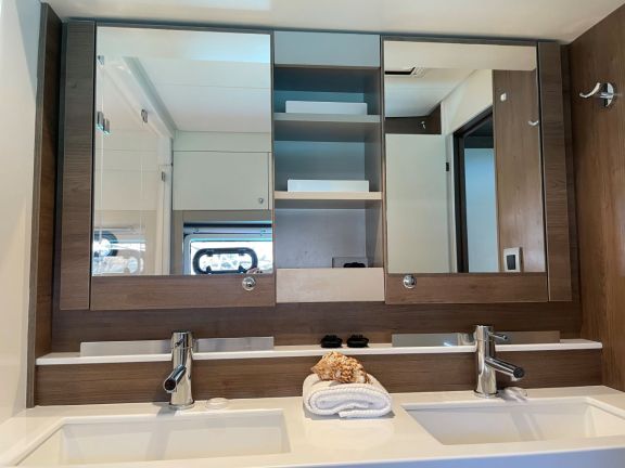 Image of QUEEN LIZZY yacht #10