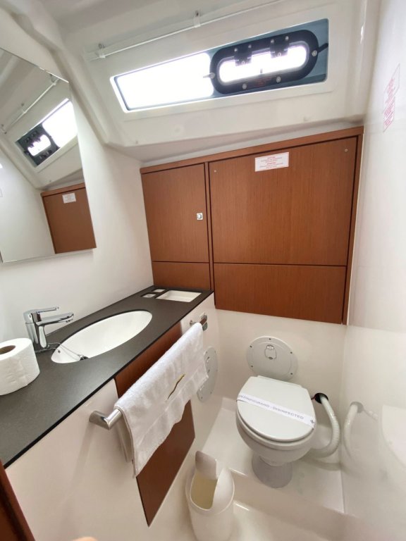 Image of Tess Point yacht #12