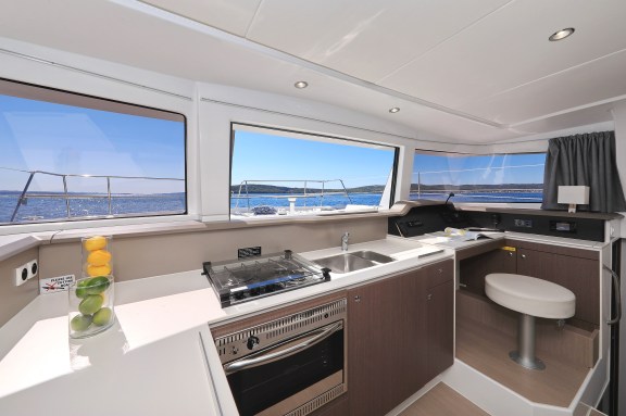 Image of Bisou yacht #16