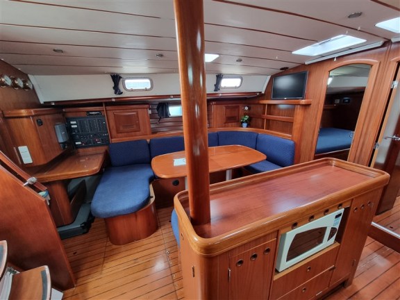 Image of White Lady yacht #9