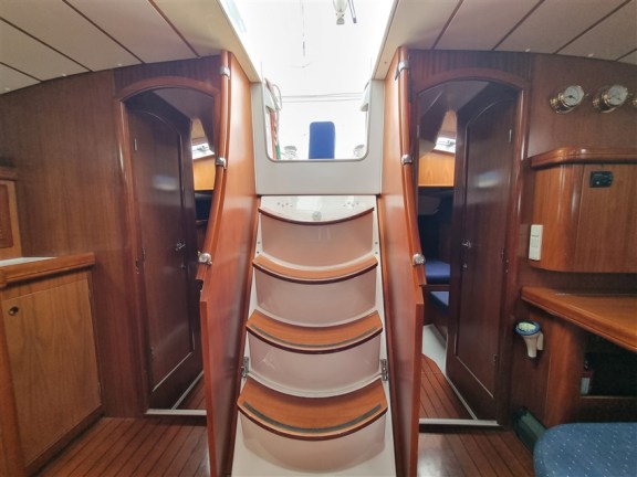 Image of White Lady yacht #14