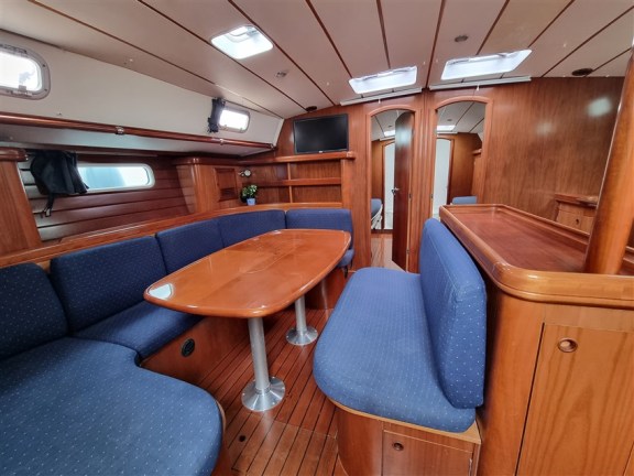 Image of White Lady yacht #16