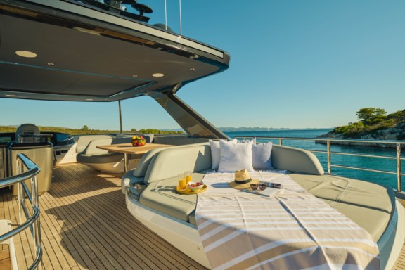 Image of Elizabeth yacht #13