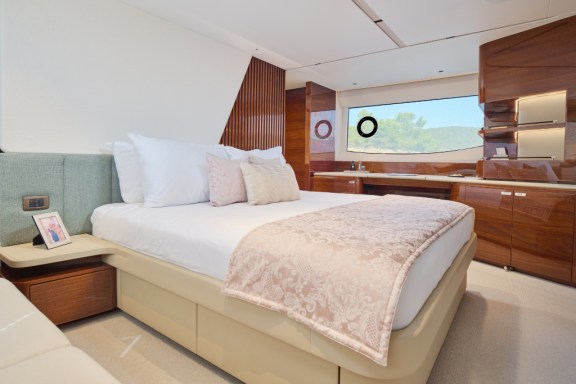 Image of Elizabeth yacht #20