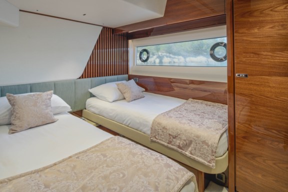 Image of Elizabeth yacht #23