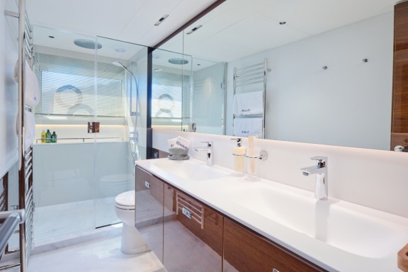 Image of Elizabeth yacht #25