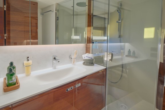 Image of Elizabeth yacht #26