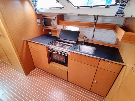 Image of Gin & Tonic yacht #9