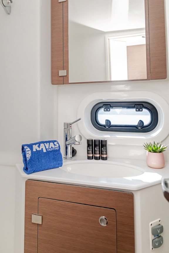 Image of Kos 42.5 yacht #9