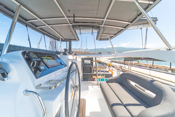 Image of White Pearl yacht #9