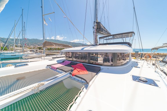 Image of White Pearl yacht #11