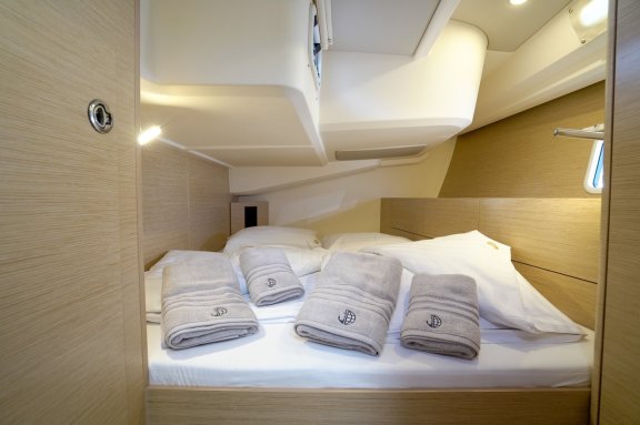 Image of Evelyn yacht #28