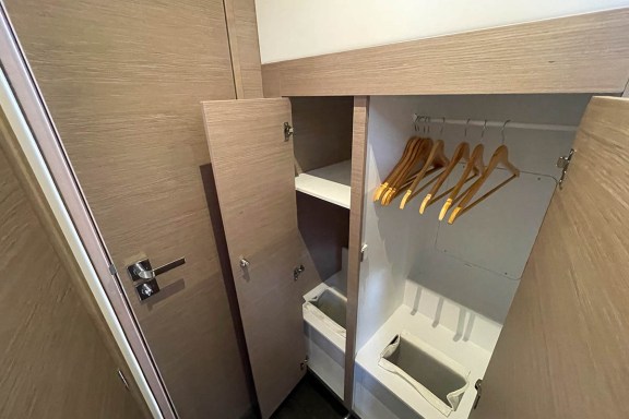 Image of Knotty Cat (Forever Young) yacht #32