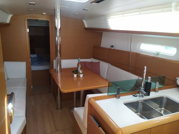 Image of Tequila Sunrise yacht #6