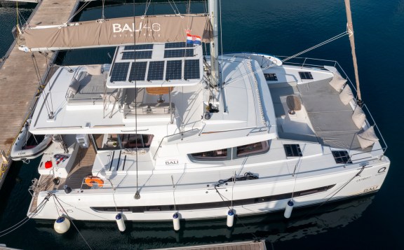 Image of Cyprinus yacht #2