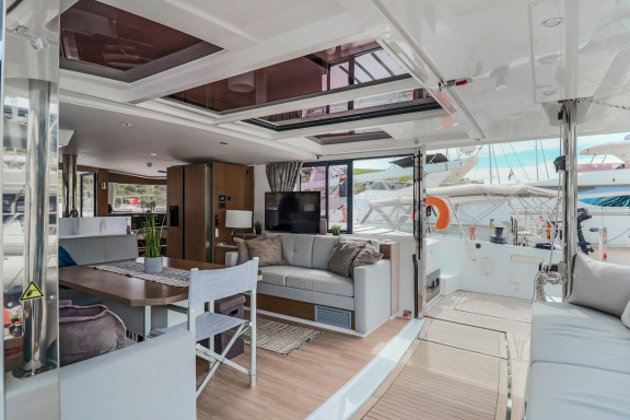 Image of Cyprinus yacht #15