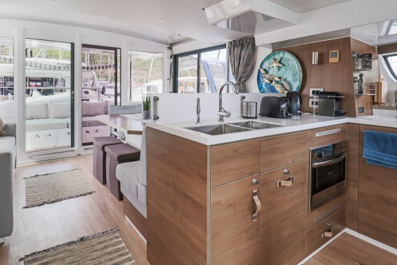 Image of Cyprinus yacht #21