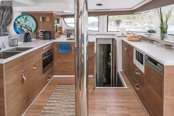 Image of Cyprinus yacht #22