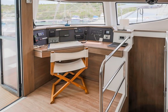 Image of Cyprinus yacht #23