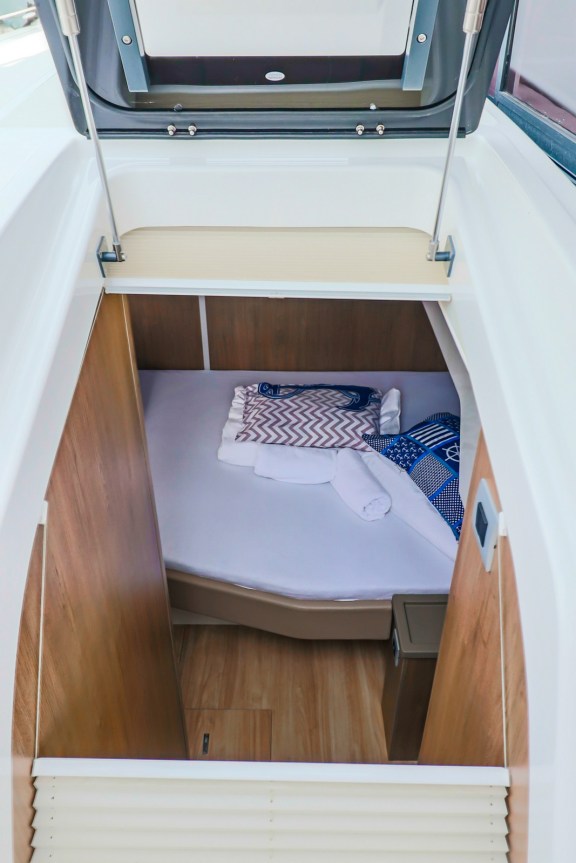 Image of Cyprinus yacht #25
