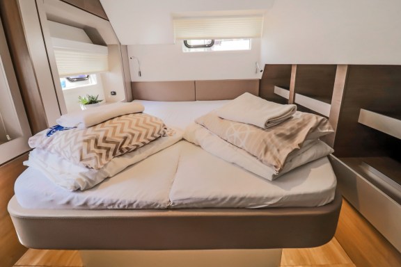 Image of Cyprinus yacht #26