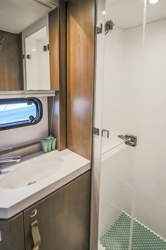 Image of Cyprinus yacht #29