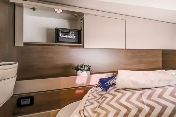 Image of Cyprinus yacht #30