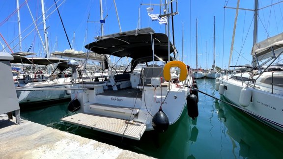 Image of Black Swan yacht #3