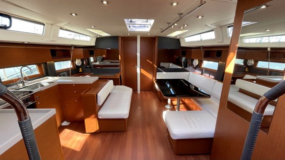 Image of Black Swan yacht #9