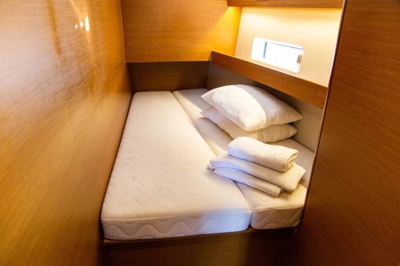 Image of Mad Kiss yacht #4