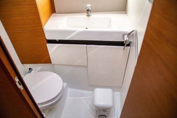 Image of Mad Kiss yacht #8