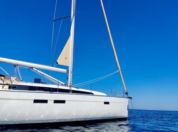 Image of Io yacht #3