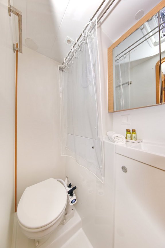 Image of Gin Tonic yacht #26