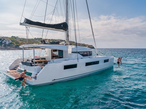 Image of Silhouette yacht #3