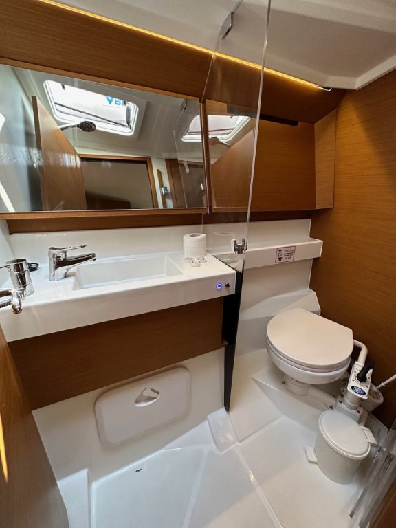 Image of Wind Kiss yacht #14