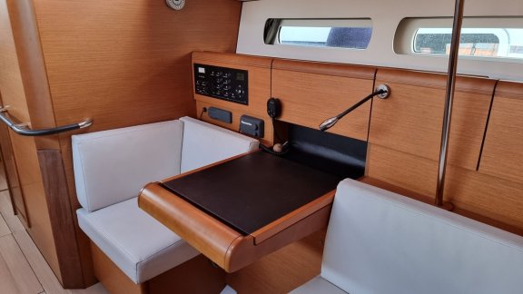 Image of Blue Moon yacht #6