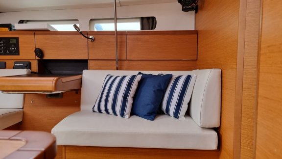 Image of Blue Moon yacht #11