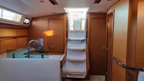 Image of Blue Moon yacht #12