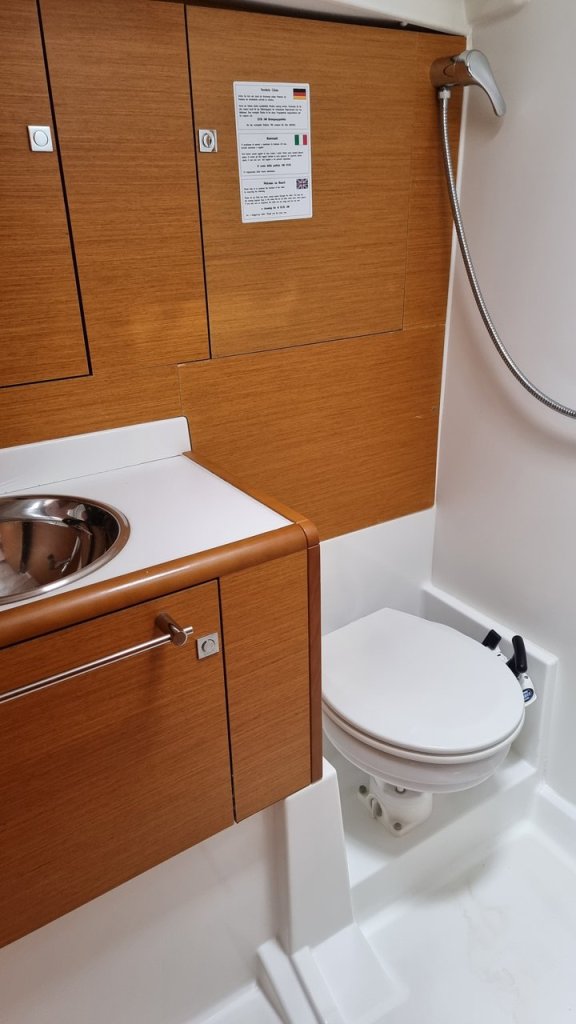 Image of Blue Moon yacht #16