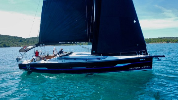 Image of Black Panther yacht #4