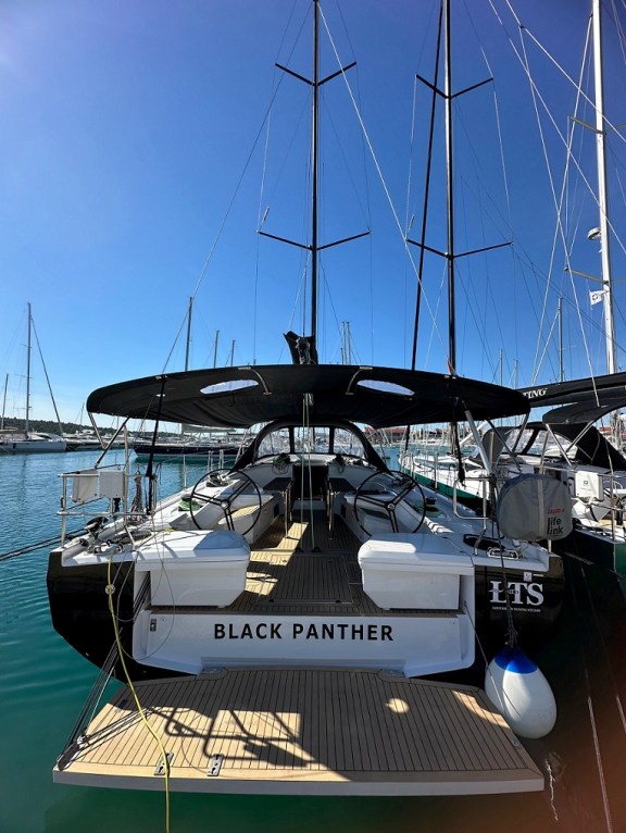 Image of Black Panther yacht #5