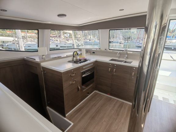 Image of MADAME BLACK yacht #4