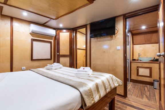 Image of Trebenna yacht #33