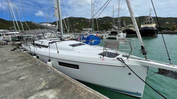 Image of White Cap yacht #3