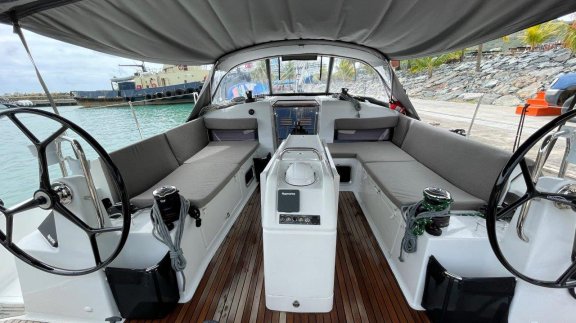 Image of White Cap yacht #4