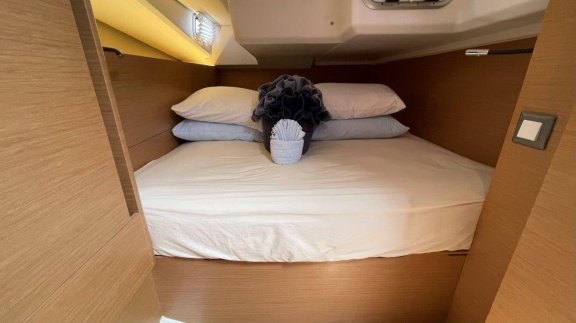 Image of White Cap yacht #12