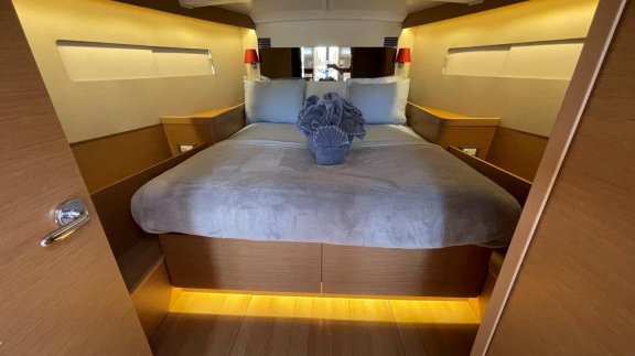 Image of White Cap yacht #10