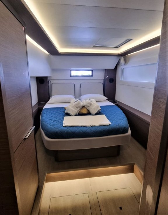 Image of Free Bird II yacht #12