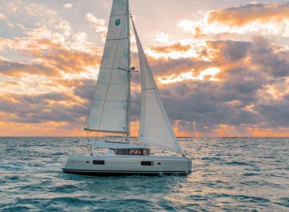 Image of Queen Annezia yacht #5