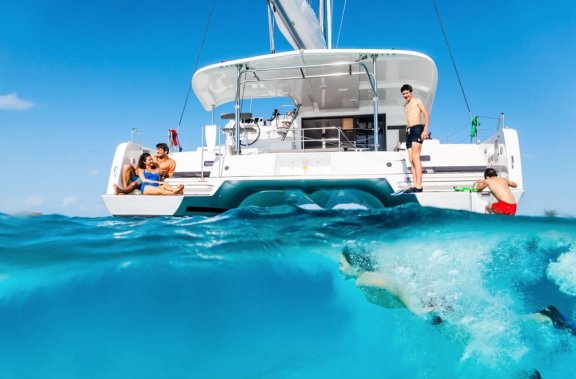 Image of Queen Annezia yacht #8